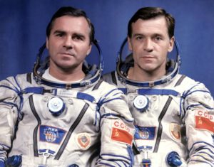 Posádka EO-5, zleva: Viktorenko, Serebrov