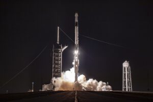 Historický start Falconu 9 s Crew Dragonem