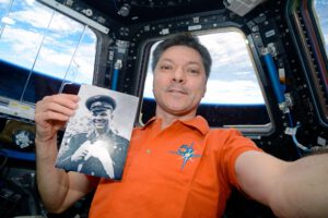 Kononěnko se snímkem Gagarina