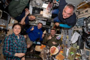 Večeře na Mezinárodní kosmické stanici