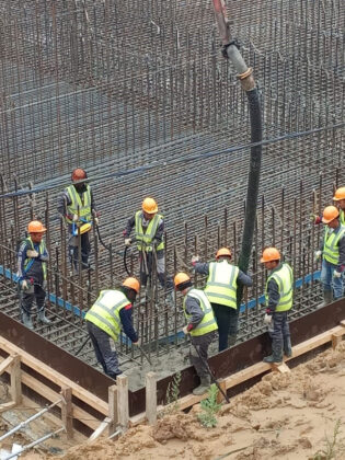 Pracovní ruch na stavbě rampy Site 1A