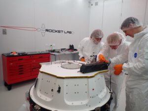 Družice firmy Alba Orbital jsou integrovány na dodatečný horní stupeň kick-stage.