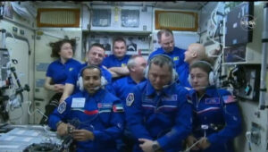 Po dobu jednoho týdne byly u ISS tři lodě Sojuz a devět lidí.