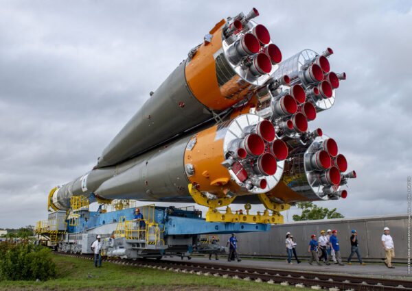 Motory rakety Sojuz, která vynese teleskop Cheops.
