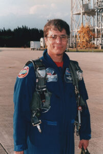Blaha po příletu na KSC před startem STS-79