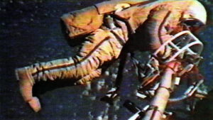EVA v podání kosmonautů expedice EO-22