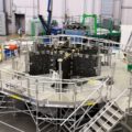 Stavba servisního modulu Orionu pro misi Artemis III v hale společnosti Thales Alenia Space v Turíně