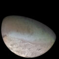 Mozaika snímků měsíce Triton ze sondy Voyager 2