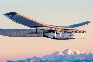 Letadlo Solar Impulse vzduchoplavce Bertranda Piccarda několikrát obletělo svět.
