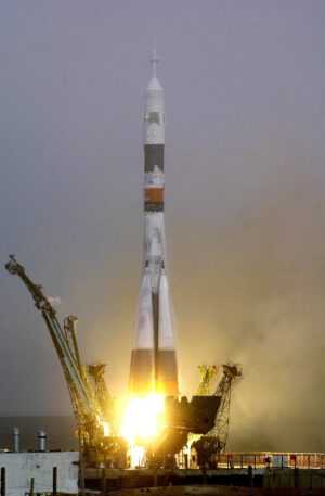 Start nosné rakety Sojuz-U s kosmickou lodí Sojuz TM-31