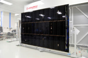 Letový exemplář segmentu fotovoltaického panelu sondy JUICE.