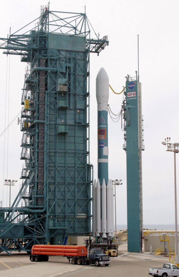Rampa SLC-2W ještě s raketou Delta II.