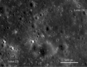 Místa přistání Luny 23 a Luny 24 (zdroj M. S. Robinson et al.).