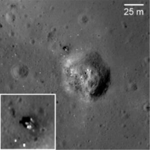 Místo přistání Luny 24 (zdroj M. S. Robinson et al.).