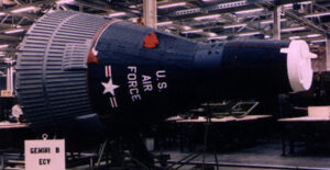 Gemini-B - na první pohled je znatelný odlišný tvar adaptéru oproti civilní verzi.