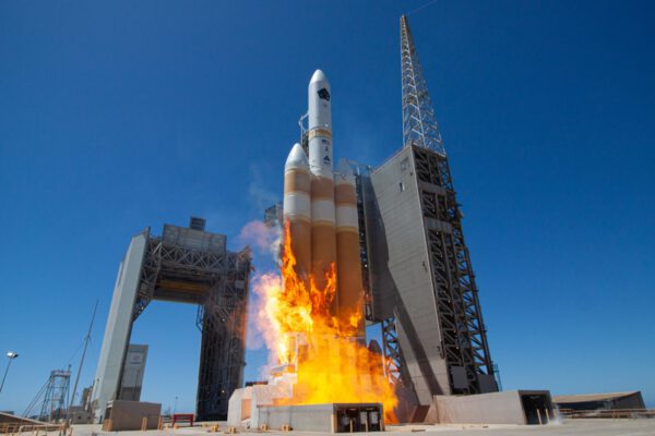 Start Delta IV Heavy