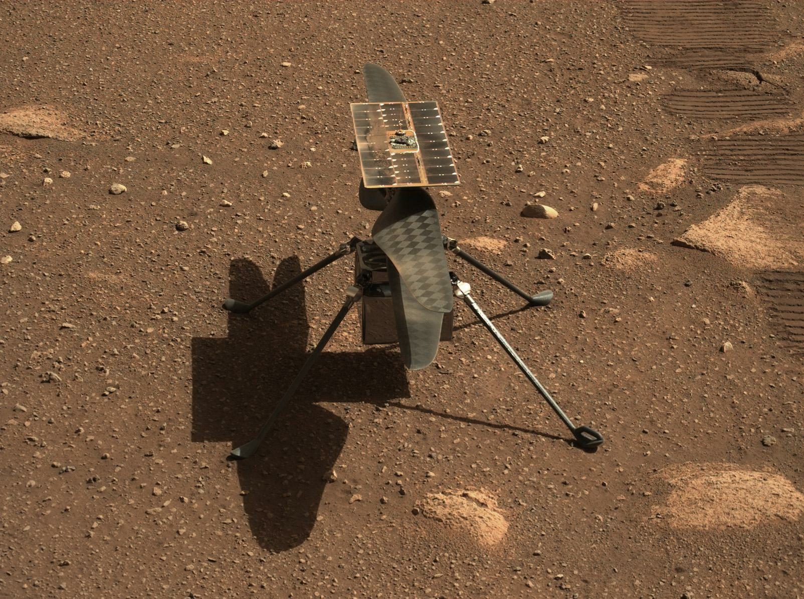 Sol 43: Ingenuity po vysazení na povrch Marsu