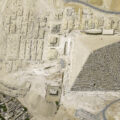 Velká pyramida v Gíze, tak jak jí z výšky 620 km vyfotila družice Pleades Neo-3.