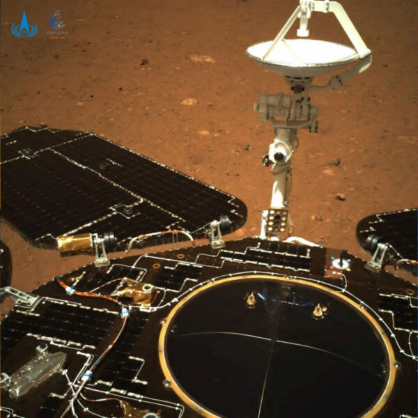 První snímky z čínského přistávacího modulu na Marsu pořízený 19. května 2021 
