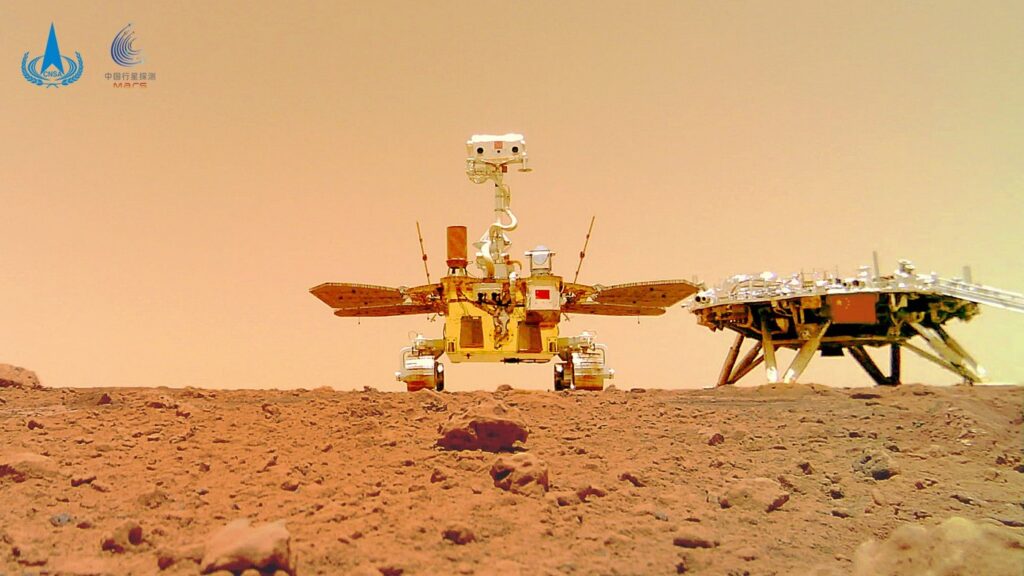 Čínský rover a přistávací platforma na Marsu
