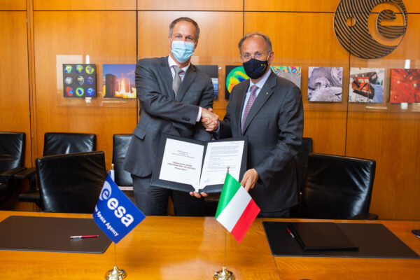 Podpis dohody o raketě Vega-E mezi ESA a firmou Avio.