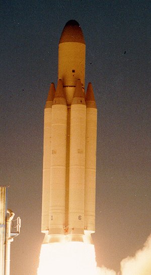 Raketa Conestoga startuje 23. října 1995; jen o několik desítek sekund se za letu rozpadne.