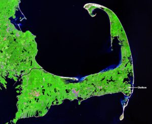 Cape Cod v Massachusetts vyfocený v roce 2015 družicí Landsat 8.