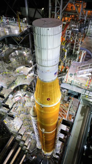 Hmotnostní simulátor MSO byl ve druhé polovině roku 2021 využit při testech v hale VAB v rámci příprav na Artemis I. Na boku simulátoru je deska pro napojení plnicích hadic a kabelů z obslužného ramene OSMU, určeného pro obsluhu servisního modulu Orionu.