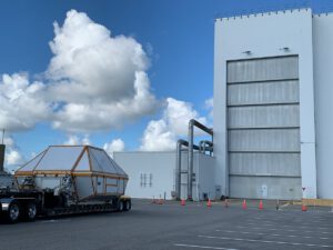 Přeprava kabiny Orionu pro Artemis 3 do budovy O&C, říjen 2021