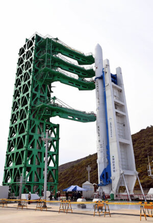 První exemplář jihokorejské rakety Nuri.