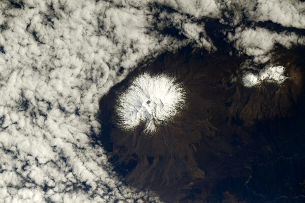 Mount Ruapehu doslova rozbíjí oblaka putující kolem. Zdroj: flickr.com