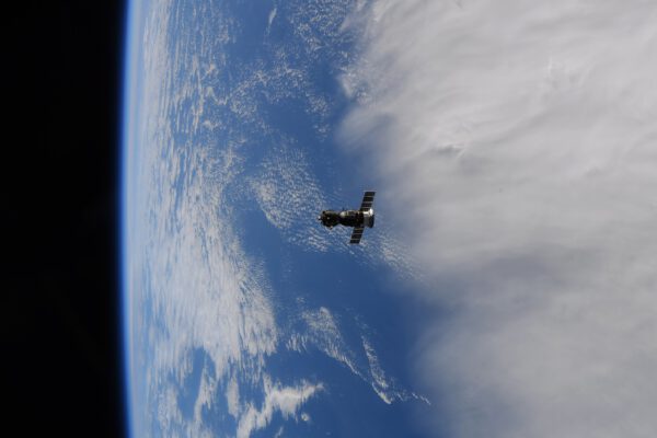 Sojuz MS-18 nad Zemí. Zdroj: flickr.com 