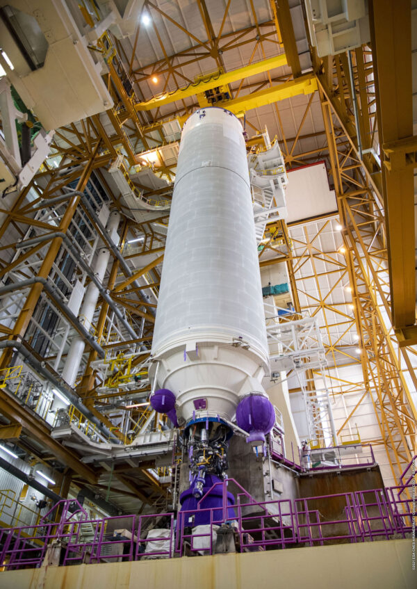 První stupeň rakety Ariane 5 pro vynesení Dalekohledu Jamese Webba.