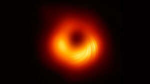 Nejznámější supermasivní černá díra – M87* v obří eliptické galaxii M87 na smímku pořízeném v rámci projektu Event Horizon Telescope.