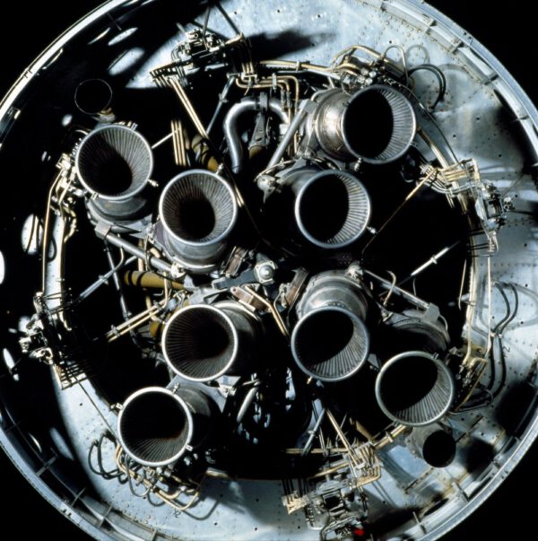 Detailní pohled na první stupeň, který poháněl jeden osmikomorový motor Gamma 8.