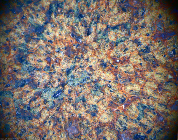 Sol 257, detail kamene v nepravých barvách. Zdroj: unmannedspaceflight.com