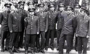 Část oddílu pro Almaz v roce 1972: (zleva) Preobraženskij, Fjodorov, Rožděstvenskij, Arťuchin, Glazkov, Ďomin, Chludějev, Lisun, Illarionov, Stěpanov, pracovník CPK