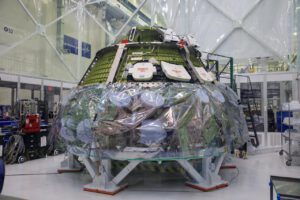 Kabina Orionu pro Artemis II v čistém prostoru budovy O&C, 5. listopadu 2021