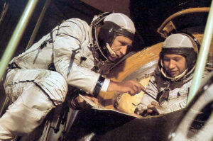 Posádka Sojuzu-15: (zleva) Ďomin, Sarafanov