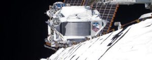 Částicový detektor AMS-02 na Mezinárodní kosmické stanici.
