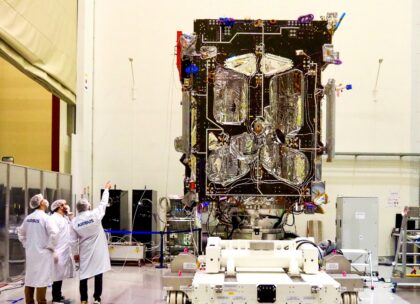 Sestavovaní sondy JUICE