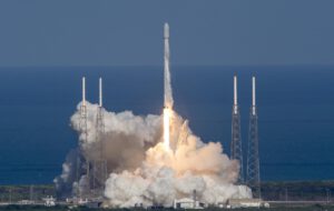 Falcon 9 ve verzi Full Thrust