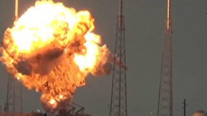 Exploze Falconu 9 na rampě při přípravě na statický zážeh