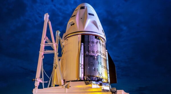 Plnohodnotná kosmická loď Elona Muska, která nápadně připomíná tu vlastněnou Technickým muzeem v Brně