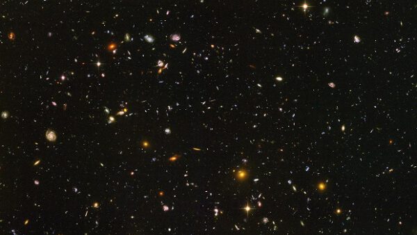 Hubbleovo extrémně hluboké pole obsahuje snímky některých z nejvzdálenějších známých galaxií.