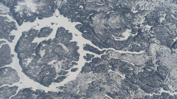 Manicouagan je největší zachovaný impaktní kráter na Zemi a zároveň je od roku 1960 součástí přehrady Manicouagan. Nachází se v Québecu v Kanadě asi 800 kilometrů severovýchodně od Montréalu. Před 215 miliony let jej vytvořila asi 5 km velká planetka a původně měl asi 100 km v průměru (dnes asi 72). Zdroj: flickr.com