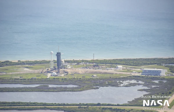 Letecký pohled na komplex LC-39A kde můžeme vidět jak probíhá stavba rampy pro Starship.