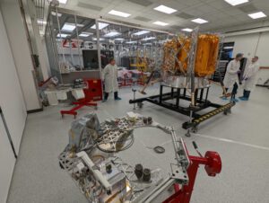 Na panely určené pro lander Peregrine se již instaluje 24 nákladů.