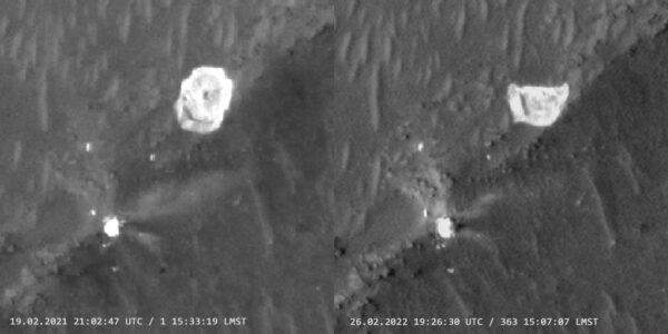Porovnání snímků padáku z kamery HiRISE na MRO zhruba rok po přistání. Zdroj: Jan Vacek, space.winsoft.cz