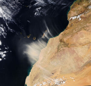 Snímek přenosu afrického prachu nad Atlantik.